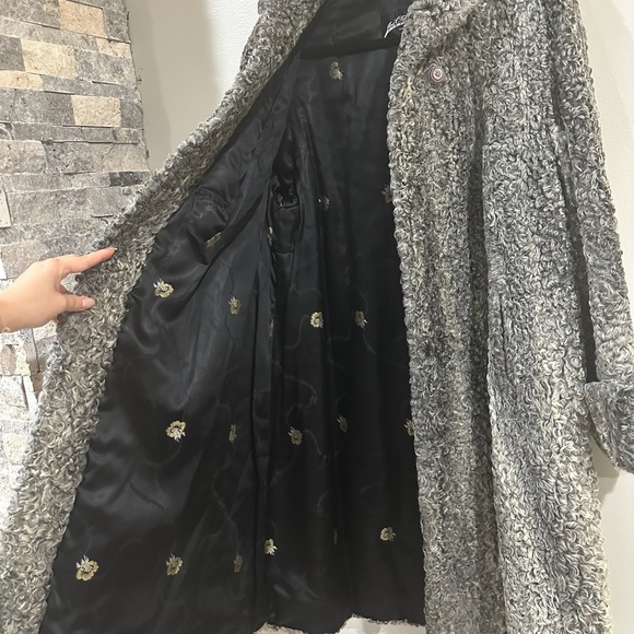 Gray Teddy/Lambs Jacket/Coat with Cozy Texture and Classic Silhouette. - Picture 5 of 16